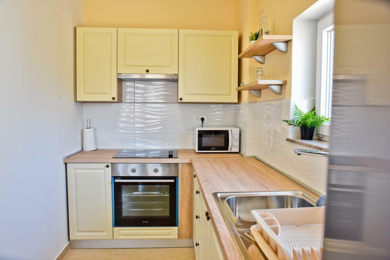 Apartments Mica Vrsi Extérieur photo