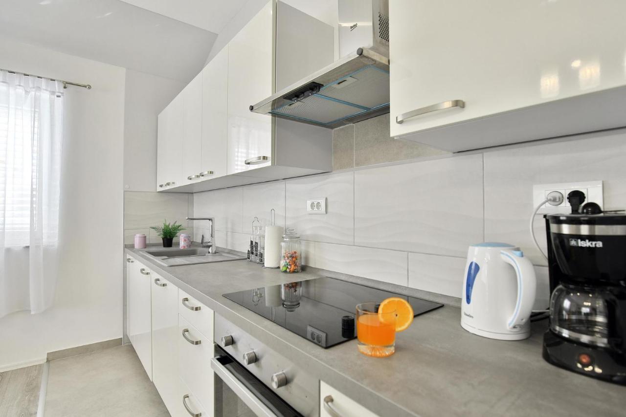 Apartments Mica Vrsi Extérieur photo