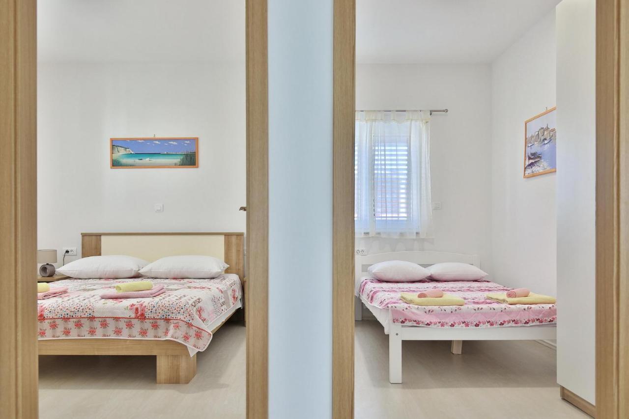 Apartments Mica Vrsi Extérieur photo